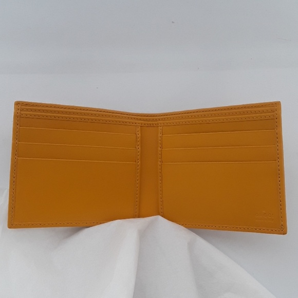 NIB 100% Authentic GUCCI wallet. Price is firm. - Picture 4 of 8